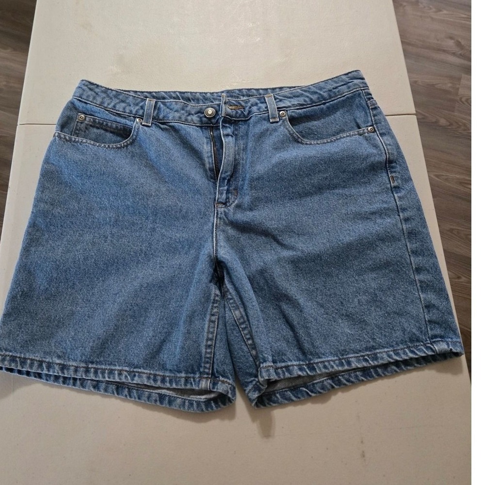 Liz Claiborne Classic high waisted Denim Shorts Womens 12 Medium Wash